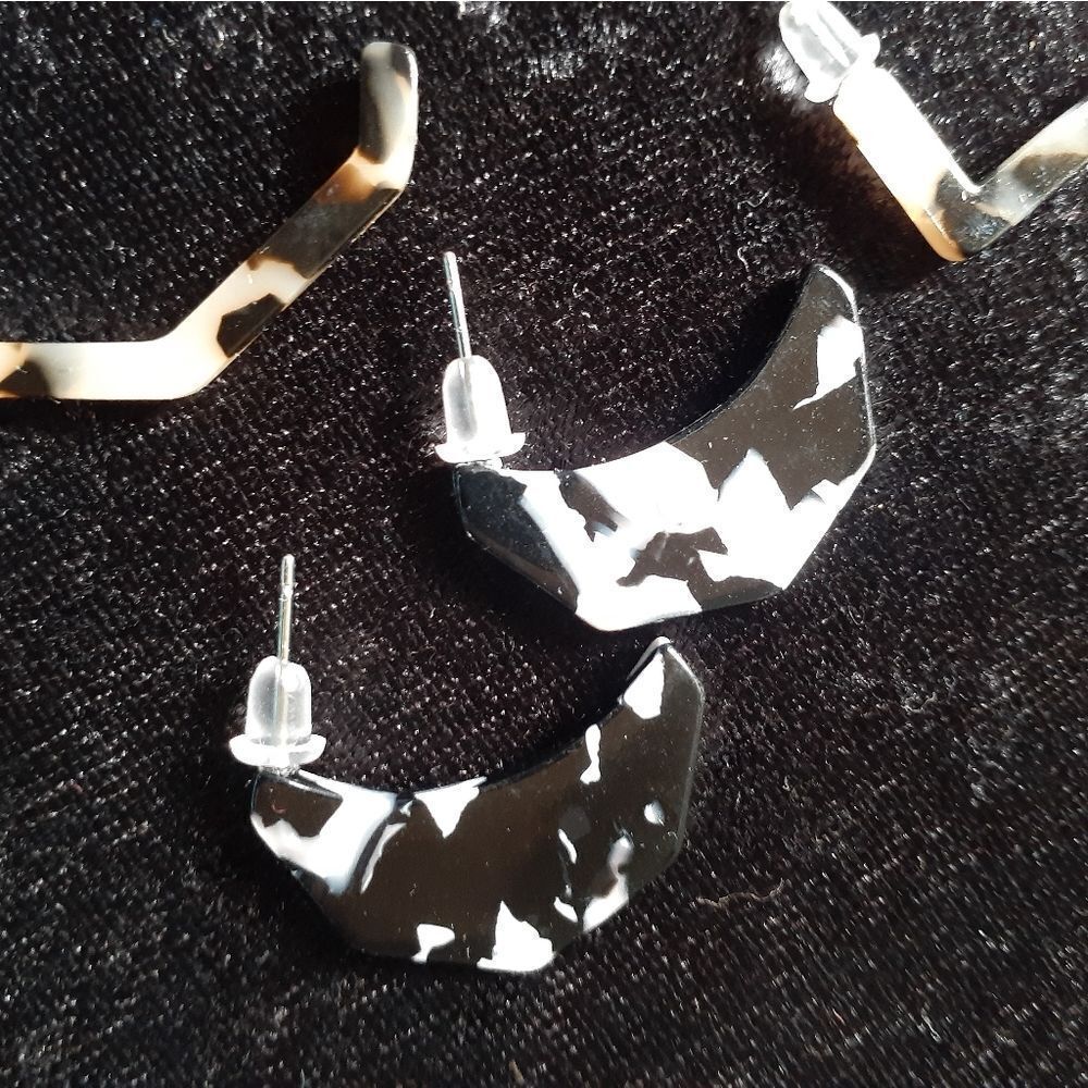 FASHION EARRINGS- TEN - Picture 6 of 7